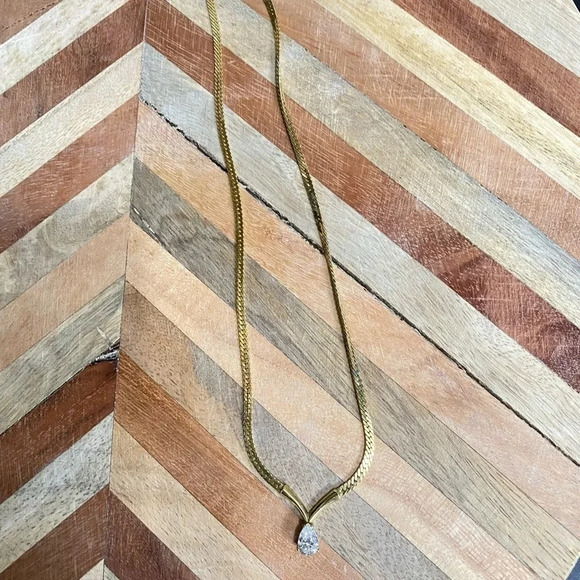 Vintage - Goldtone Teardrop Diamond Crystal Necklace - Picture 6 of 6